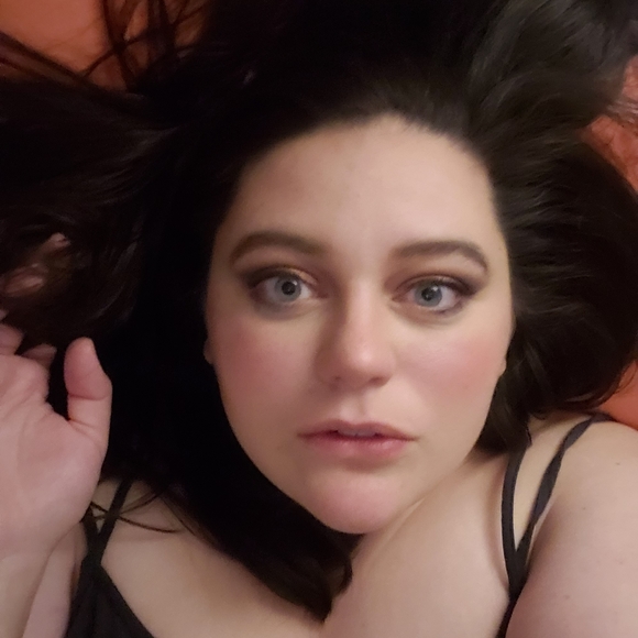 Meet your Posher, Katie - Picture 3 of 4